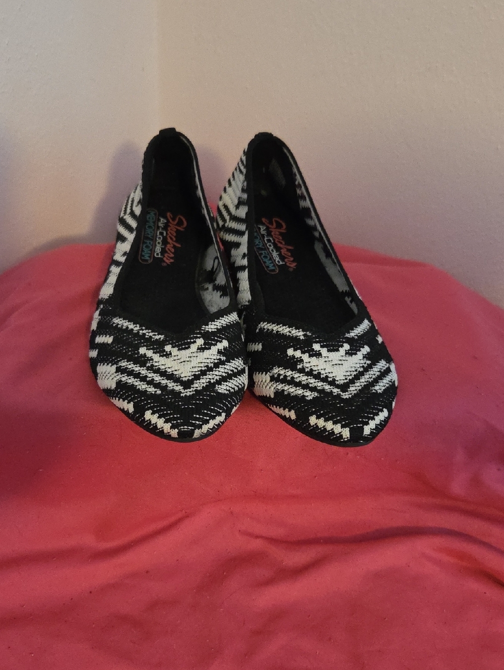 EUC Skechers Air Cooled Memory Foam Flats